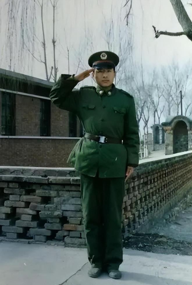 中將退休后是否還配警衛(wèi)員的問題分析，中將退休后是否配備警衛(wèi)員的問題探討與解析