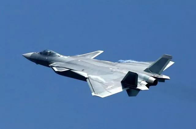 殲20戰(zhàn)斗機與美國F35誰更勝一籌？深度解析二者優(yōu)劣，殲20與F35戰(zhàn)斗機對比，深度解析性能優(yōu)劣，誰更勝一籌？