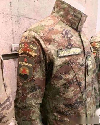 解放軍21式迷彩服全套，全新形象，展現(xiàn)軍威，解放軍全新21式迷彩服，展現(xiàn)軍威的全新形象