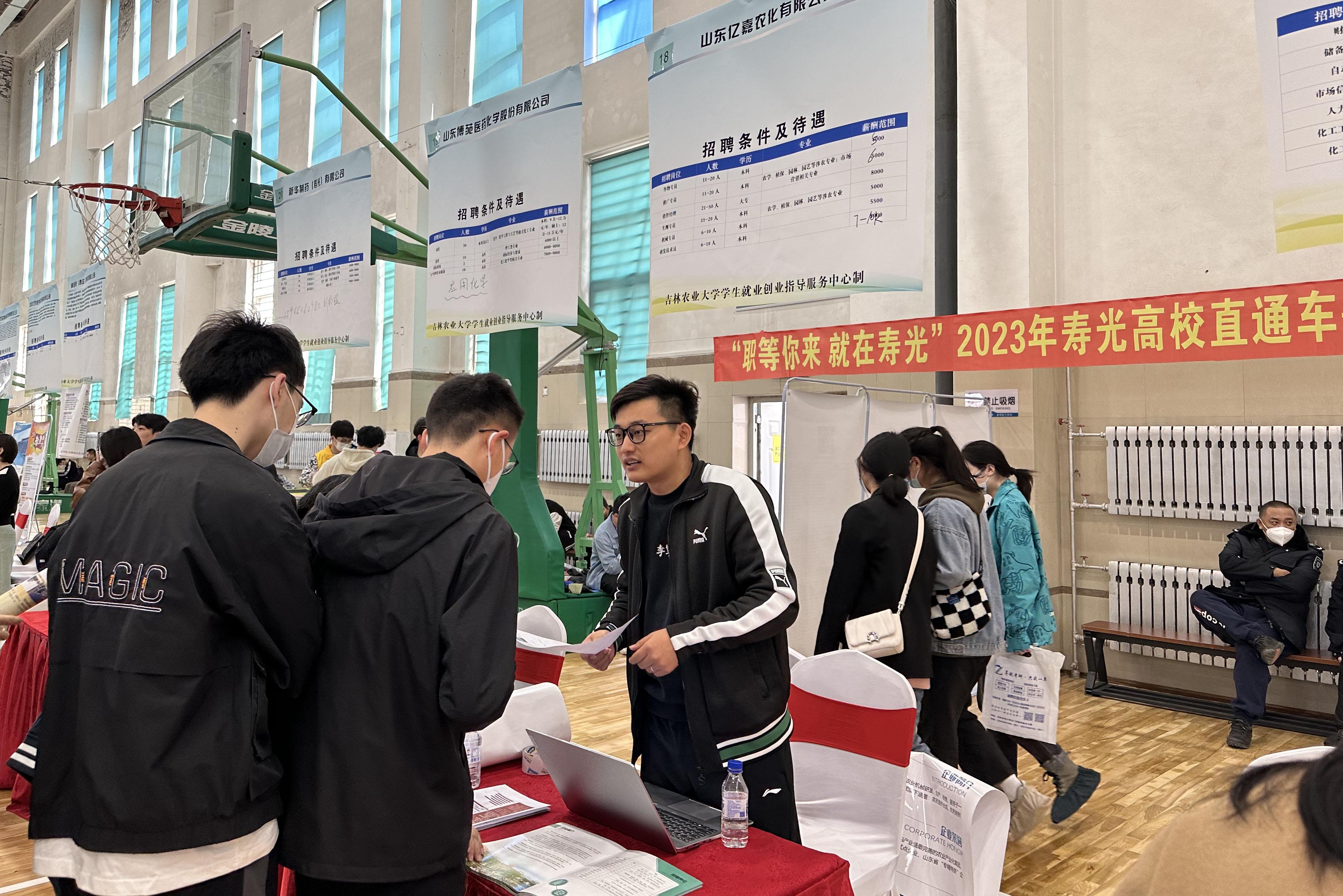 適合小學(xué)生的新聞熱點(diǎn)，探索2023年6月的精彩世界，探索精彩世界，小學(xué)生新聞熱點(diǎn)聚焦 2023年6月