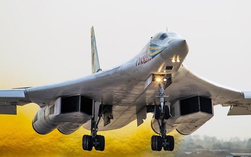 圖160轟炸機(jī)視頻，探索俄羅斯空中巨人的風(fēng)采，探索俄羅斯空中力量，圖-160轟炸機(jī)震撼視頻展示