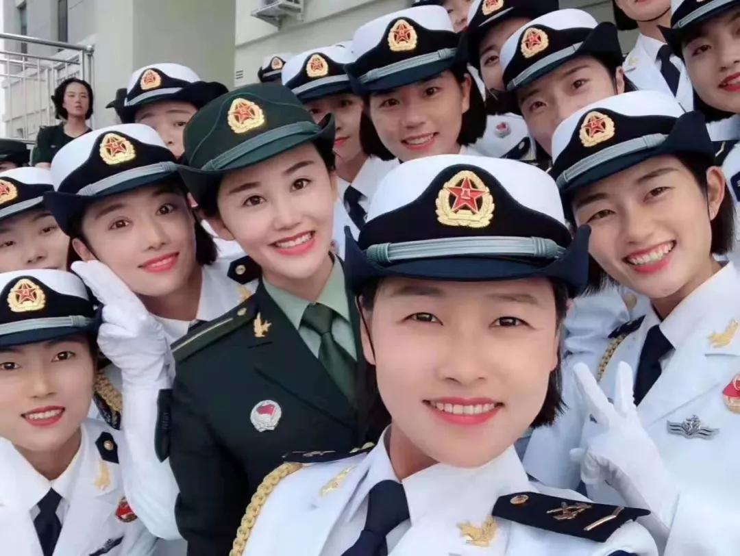 漂亮女兵個人圖片，展現(xiàn)力量與美麗的獨特魅力，女兵風(fēng)采，力量與美麗的獨特魅力圖片展示