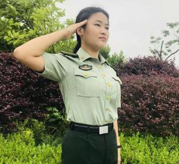 中國最漂亮的女兵，英勇與美麗的完美結(jié)合，中國最美女兵，英勇與美麗的典范