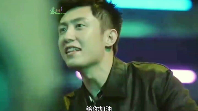 女生第一次哭時(shí)，男生會(huì)停止嗎？——探究情感世界中的微妙互動(dòng)，女生首次淚目時(shí)，男生會(huì)否停駐？——情感微互動(dòng)的探究