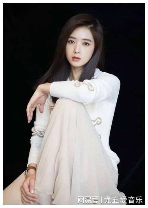 女演員蔣欣個(gè)人資料，深度解析一位才華橫溢的影視之星，蔣欣，影視界的璀璨之星——個(gè)人深度解析