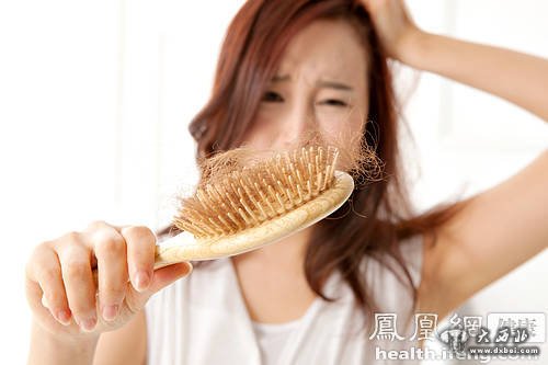 揭秘掉頭發(fā)的真正原因，全方位解析頭發(fā)掉落背后的因素，揭秘頭發(fā)掉落背后的真相，全方位解析掉頭發(fā)的真正原因