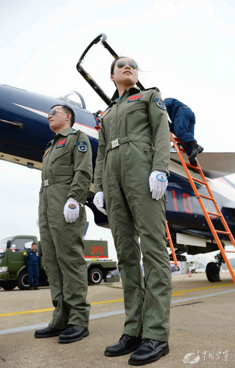 殲10女飛行員犧牲細(xì)節(jié)，英勇無(wú)畏的藍(lán)天守護(hù)者，殲10女飛行員英勇?tīng)奚?，藍(lán)天之上的無(wú)畏守護(hù)者