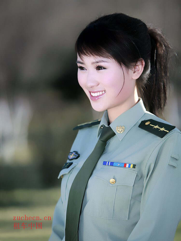 女兵風(fēng)采圖片，展現(xiàn)颯爽英姿的力量與美，女兵風(fēng)采，力量與美的颯爽英姿圖片展示