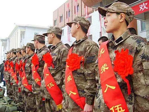 大學(xué)生當(dāng)兵的要求與意義，探索青春的新征程，大學(xué)生當(dāng)兵，探索青春征程的要求與意義