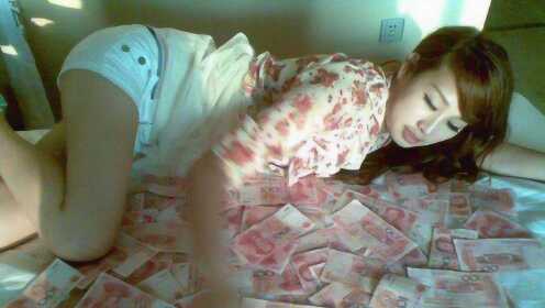 性別平等視角下的探討，為什么男性在特定情境下給予女性金錢？，性別平等視角下的探討，男性為何在特定情境下向女性提供金錢支持？