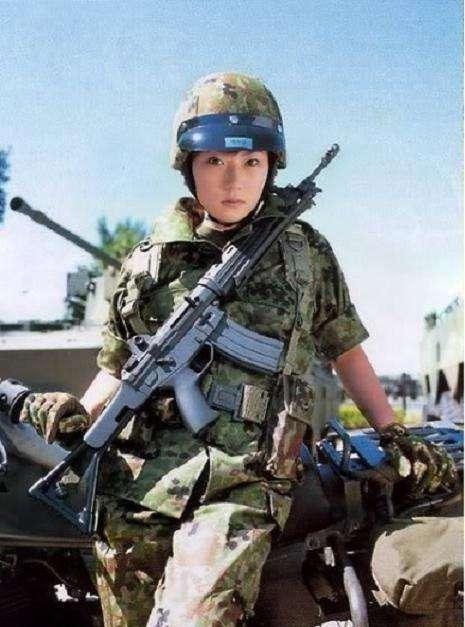 部隊漂亮女兵的風(fēng)采與力量，部隊女兵的風(fēng)采與力量，美麗與力量的完美結(jié)合