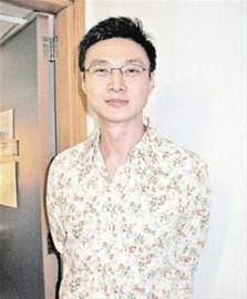 倪震