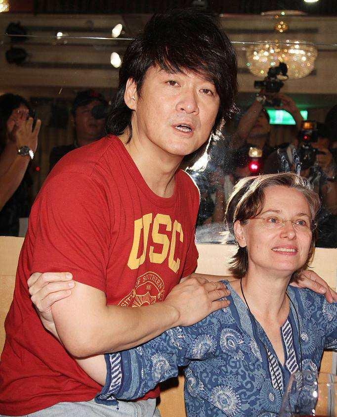 周華健老婆個人資料，深度了解背后的故事，周華健老婆背景揭秘，深度探索背后的故事