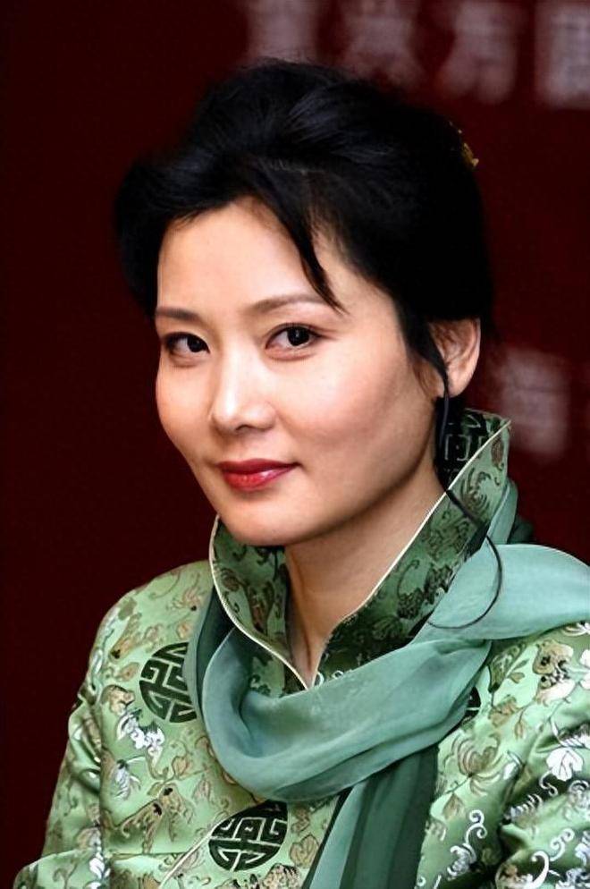 何賽飛個人資料簡介及身高，一位才華橫溢的演員的全貌，何賽飛個人簡介及身高，才華橫溢的演員風采展現(xiàn)