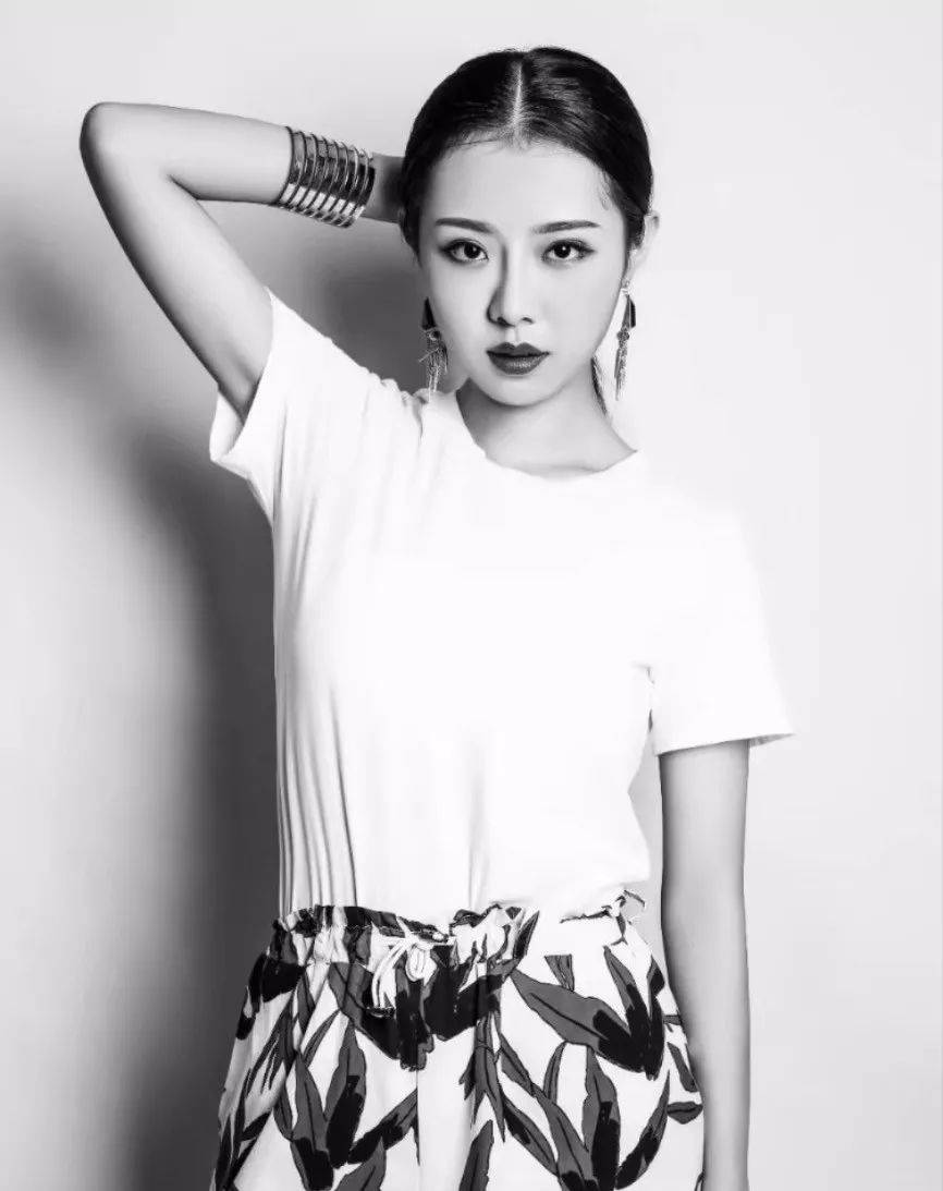 儀仗女兵張心怡，堅(jiān)韌與榮耀的象征，儀仗女兵張心怡，堅(jiān)韌之花在榮耀中綻放