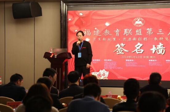 中國海軍再添新力量，第三艘航母福建艦成功下水，中國海軍再添新力量，福建艦成功下水，第三艘航母正式亮相
