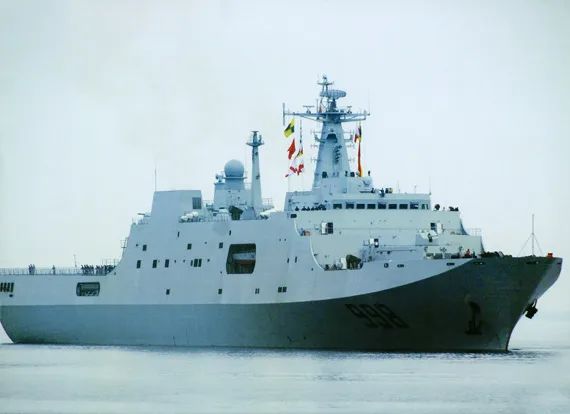 揭秘中國(guó)海軍的得力助手，071E型船塢登陸艦，揭秘中國(guó)海軍的得力助手，071E型船塢登陸艦全面解析