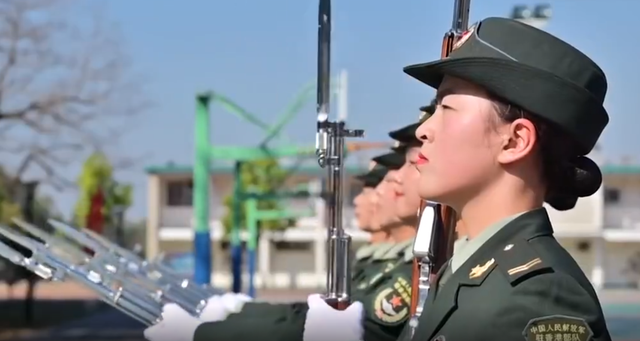 揭秘閱兵姐妹花背后的神秘老公，他們究竟是誰？，揭秘閱兵姐妹花神秘老公身份，他們究竟是誰？