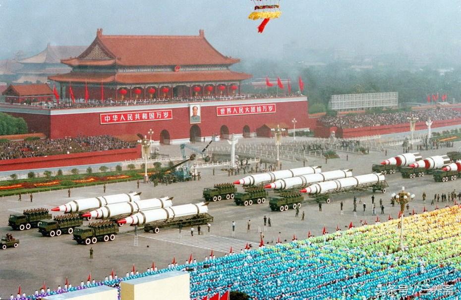 紀(jì)念九十大閱兵盛典，獨(dú)特紀(jì)念酒——90周年大閱兵紀(jì)念酒，九十大閱兵盛典紀(jì)念酒，獨(dú)特酒品致敬輝煌歷史