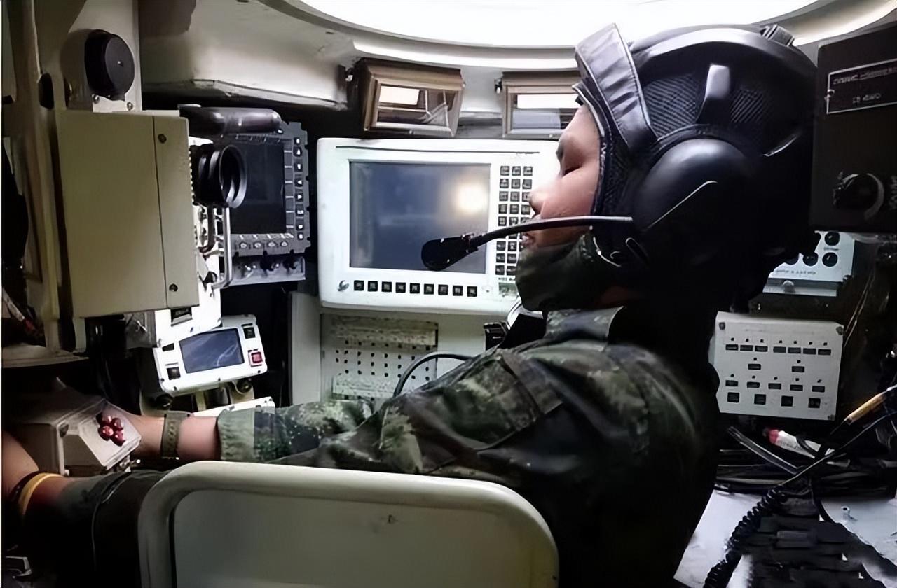 殲-10戰(zhàn)斗機(jī)是否仍在服役？深度解析中國(guó)空軍主力機(jī)型的現(xiàn)狀和未來(lái)，中國(guó)空軍主力機(jī)型殲-10戰(zhàn)斗機(jī)的現(xiàn)狀與未來(lái)，服役期深度解析