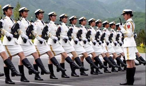 三軍儀仗隊(duì)一般當(dāng)幾年兵，深度解析與探討，深度解析與探討，三軍儀仗隊(duì)士兵服役年限揭秘