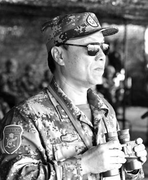 軍事觀察員包明簡介，軍事觀察員包明簡介，揭秘他的故事與成就