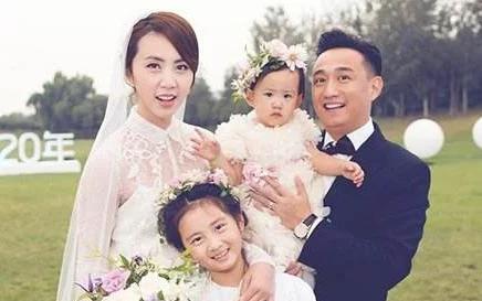 古巨基個(gè)人資料及妻子年齡差異揭秘，古巨基個(gè)人檔案與妻子年齡差異探秘