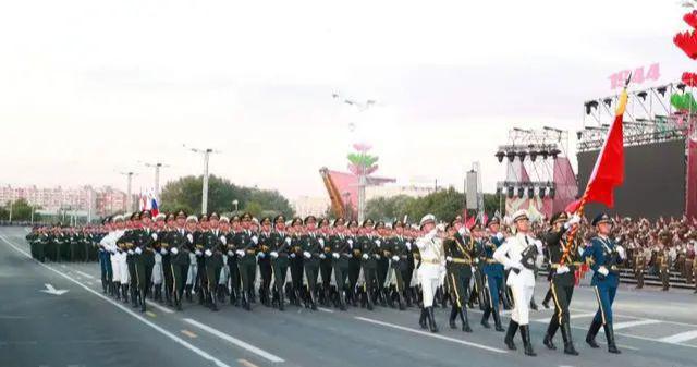 盛大的閱兵儀式，回顧與感悟——2019閱兵儀式觀后感，盛大閱兵儀式回顧與感悟，2019閱兵儀式震撼心靈的力量