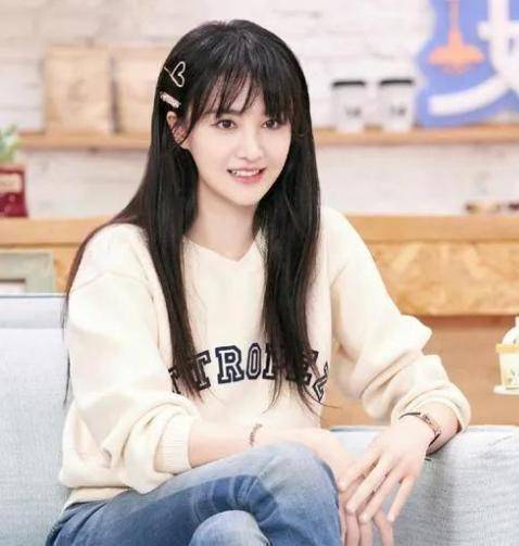 鄭爽近況，事業(yè)新篇章與個(gè)人成長(zhǎng)之旅，鄭爽事業(yè)新篇章與個(gè)人成長(zhǎng)之旅的最新動(dòng)態(tài)